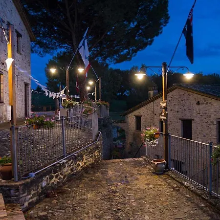 Charming In Montone With Garden 公寓 蒙托内