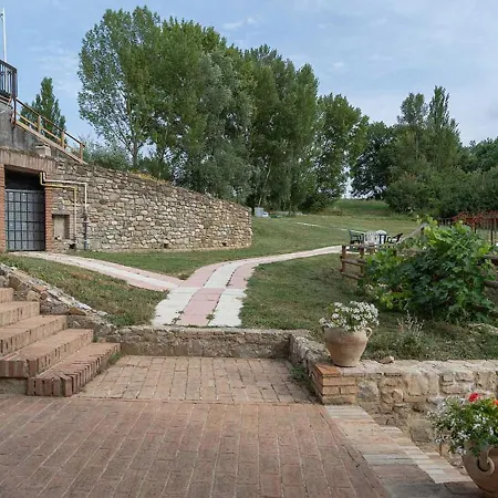 Charming In Montone With Garden Апартаменты *